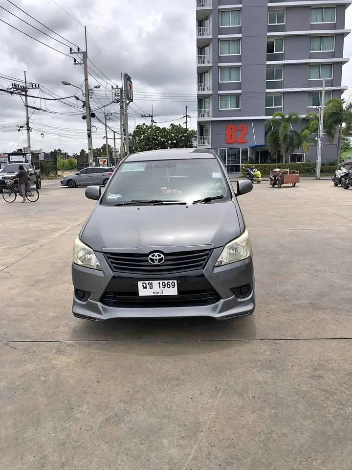 2013 Toyota Innova I 2