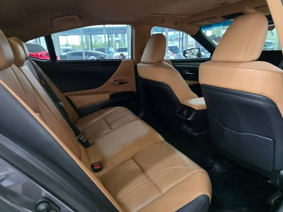 2022 Lexus ES VII 3