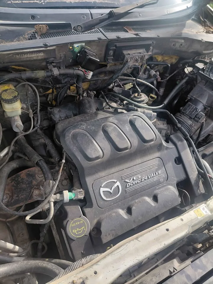 2004 Mazda Tribute I 2