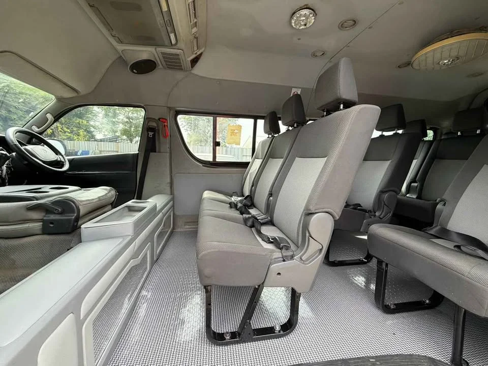 2011 Toyota Commuter V (H200) 2