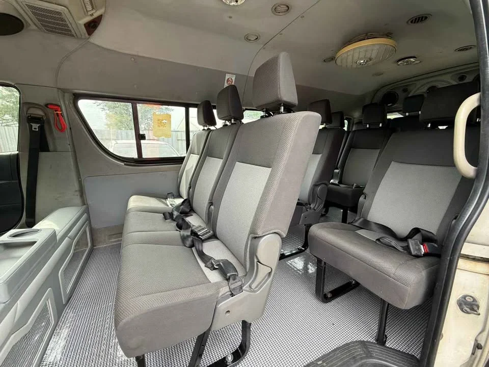 2011 Toyota Commuter V (H200) 3