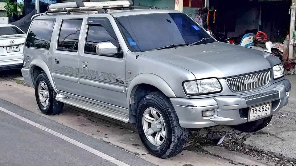 2002 Isuzu TR Grand Adventure I 3
