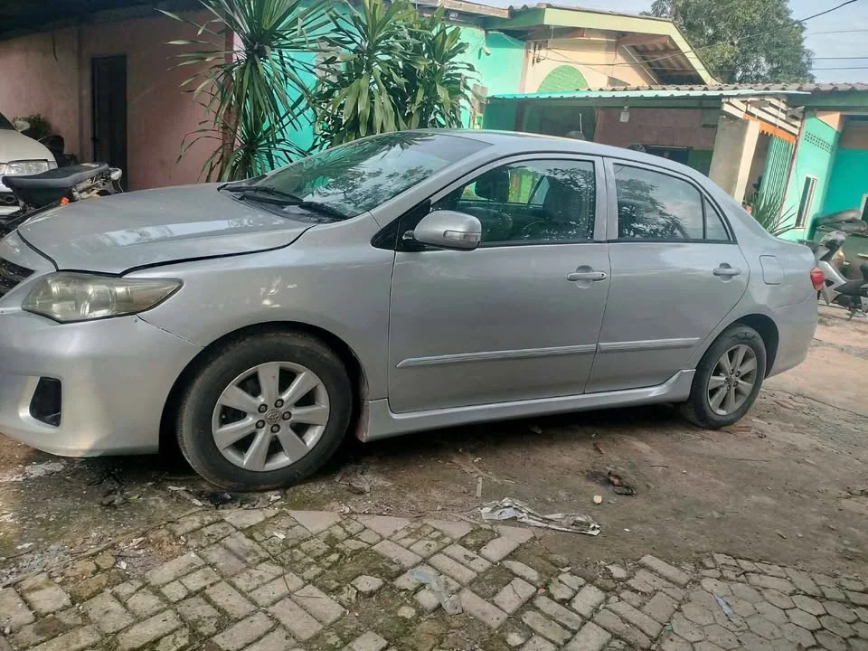 2012 Toyota Corolla Altis X (E140) 3