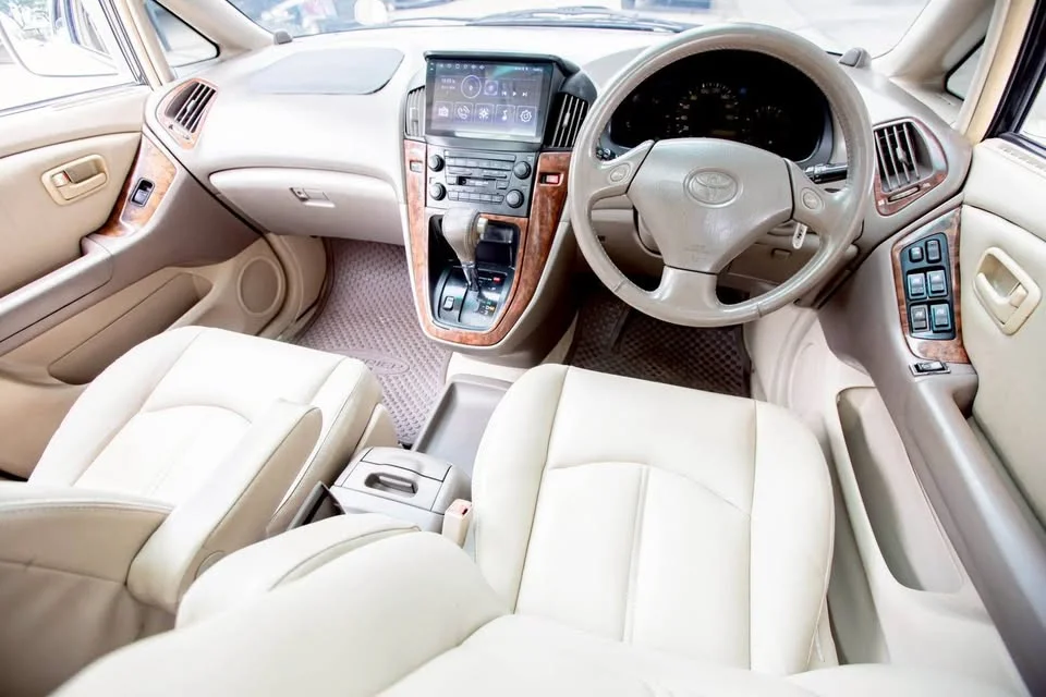2000 Toyota Harrier I 2