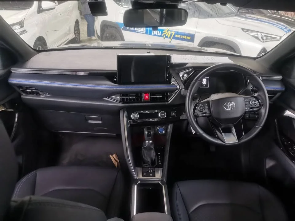 2025 Toyota Yaris Cross AC200 3