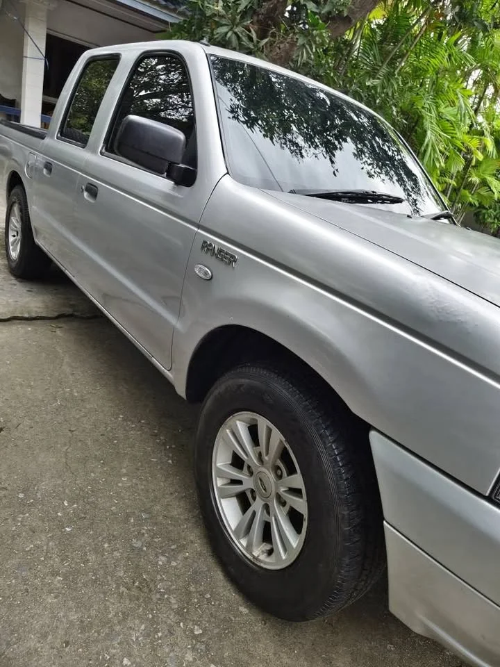 2003 Mazda 2500 Fighter V 2