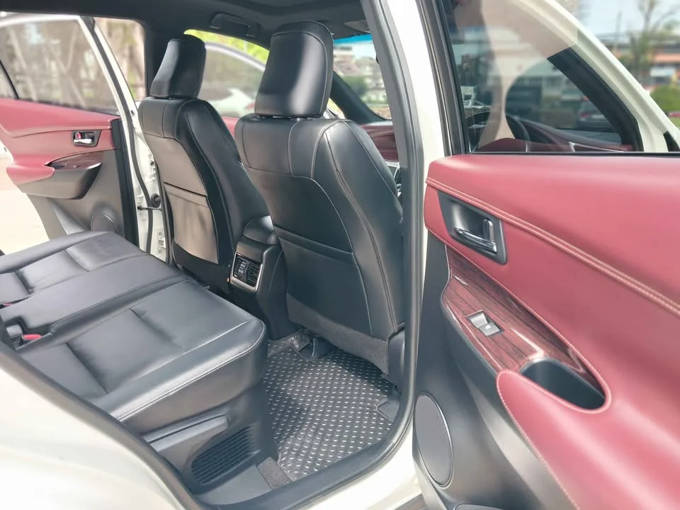 2014 Toyota Harrier III 2