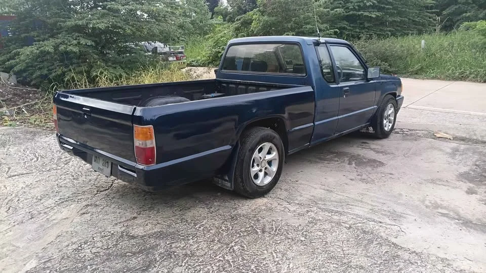 1996 Mitsubishi Triton II 2
