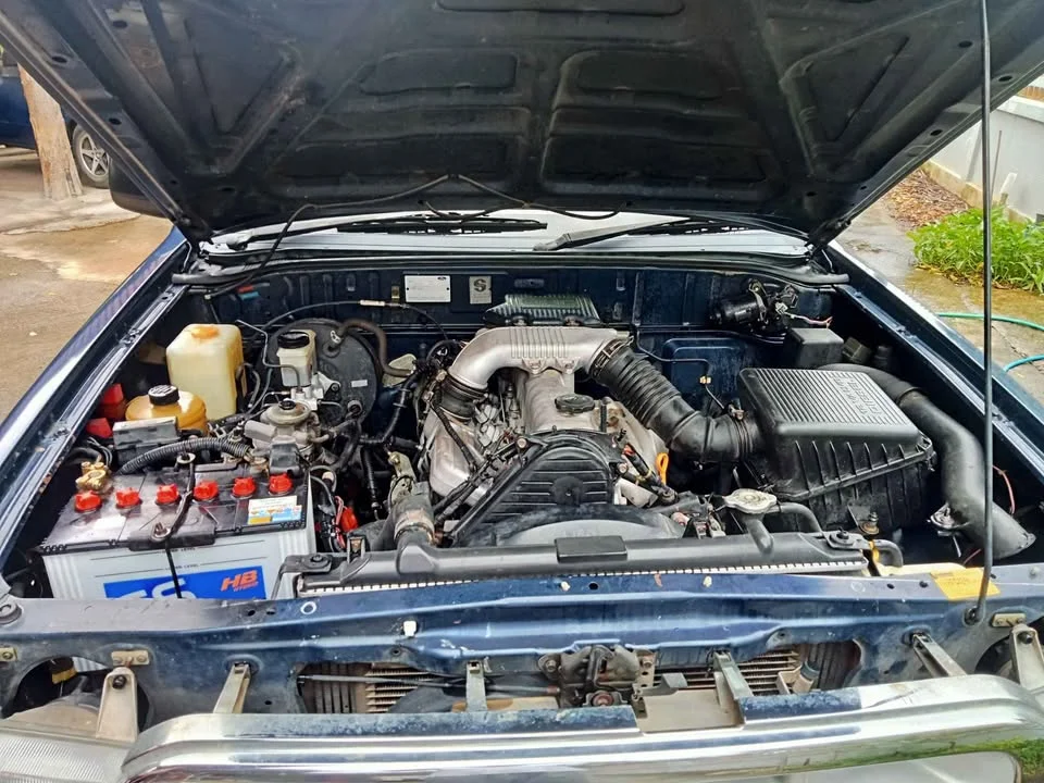 2000 Mazda 2500 Fighter V 2
