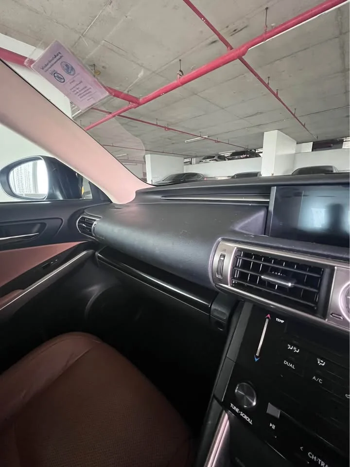 2015 Lexus IS III 3