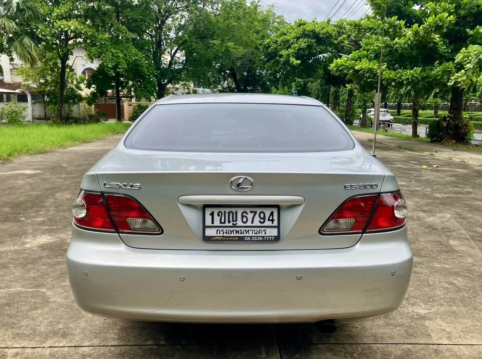 2003 Lexus ES IV 3
