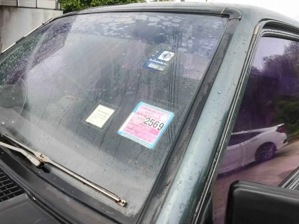 1995 Mitsubishi Triton II 2
