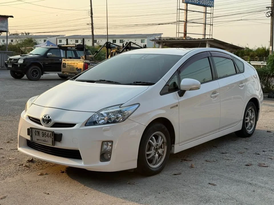2011 Toyota Prius III 2