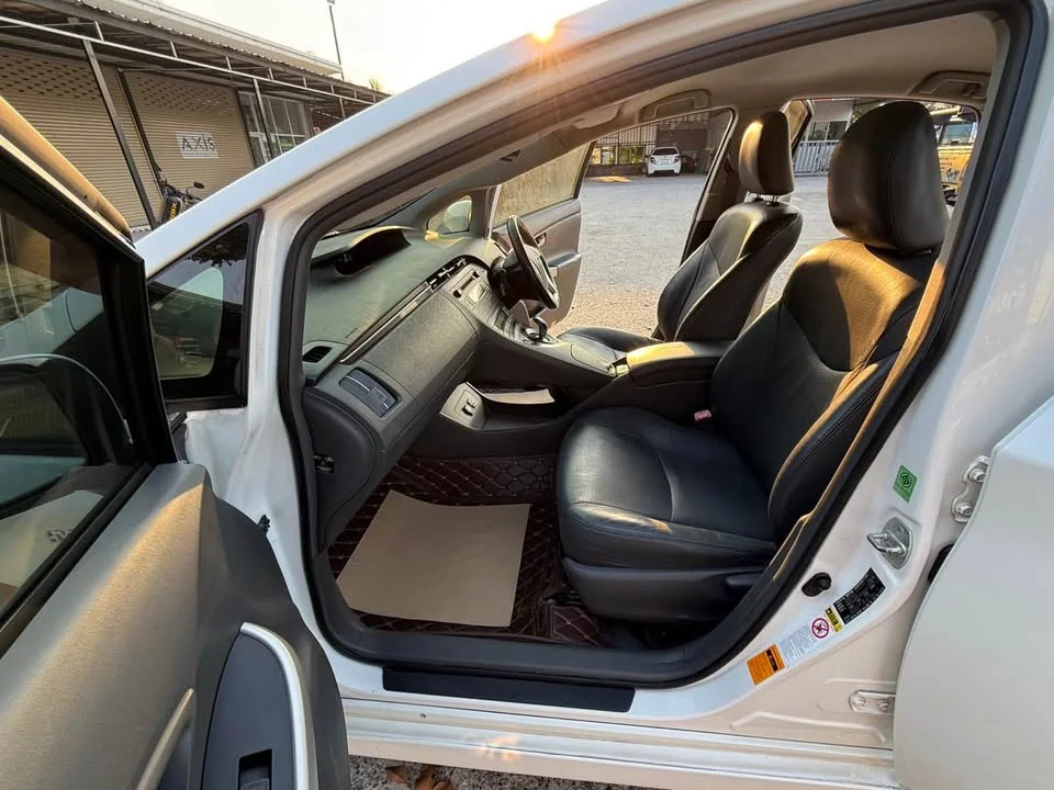 2011 Toyota Prius III 3