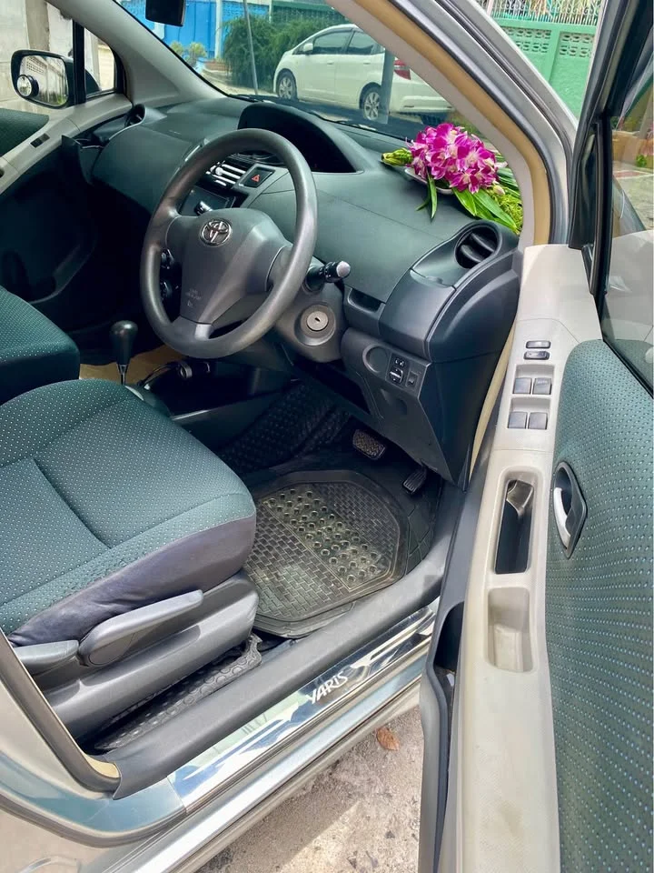 2006 Toyota Yaris II 2