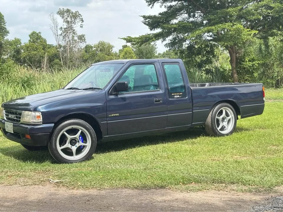 1996 Isuzu TFR III 2
