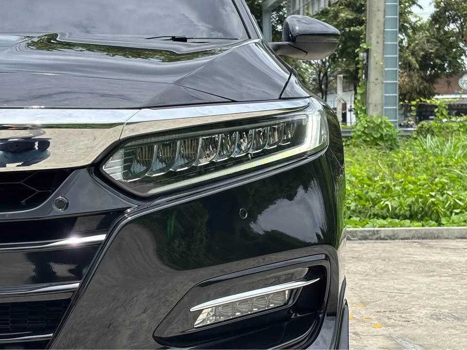 2019 Honda Accord X 2