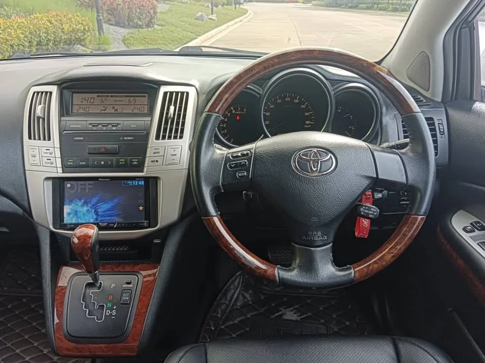 2004 Toyota Harrier II 2