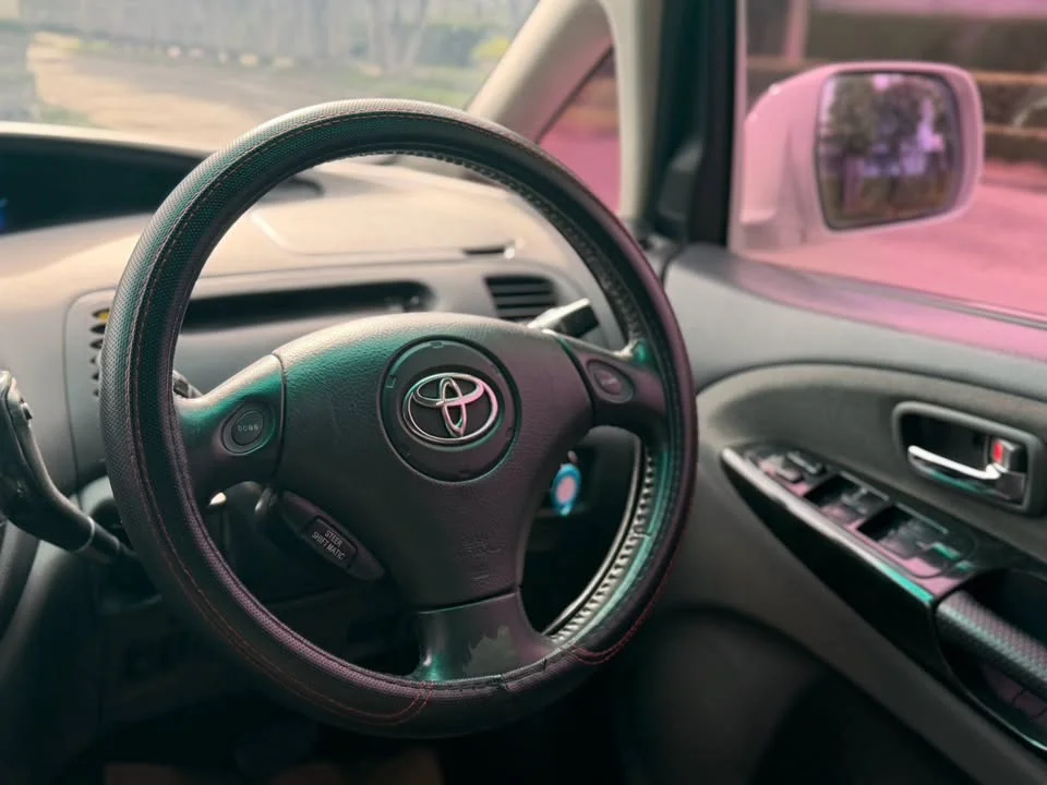 2004 Toyota Estima II 3