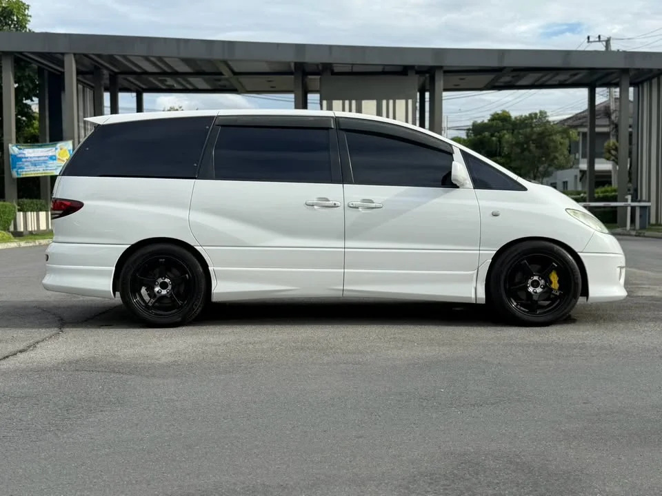 2004 Toyota Estima II 2
