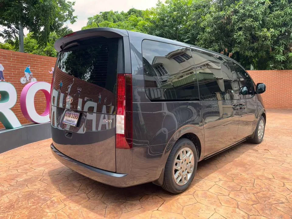 2023 Hyundai Staria US4 3