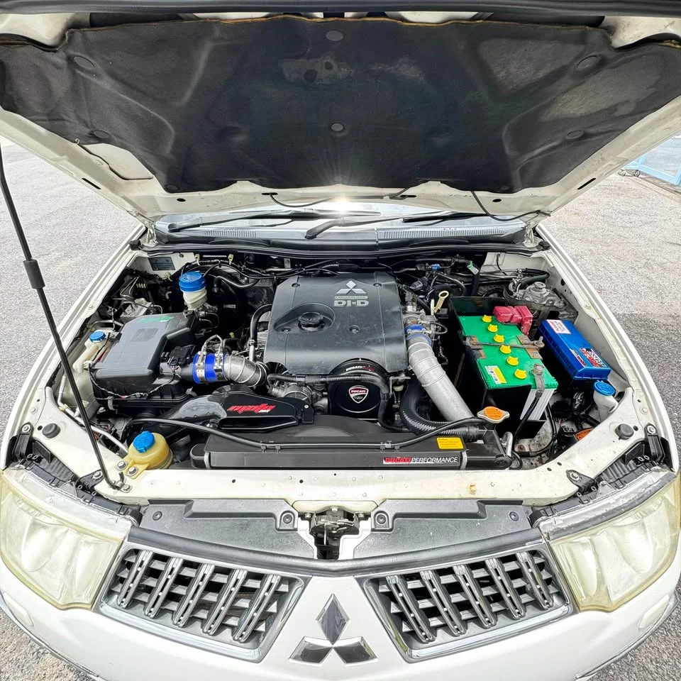 2012 Mitsubishi Pajero Sport II 2