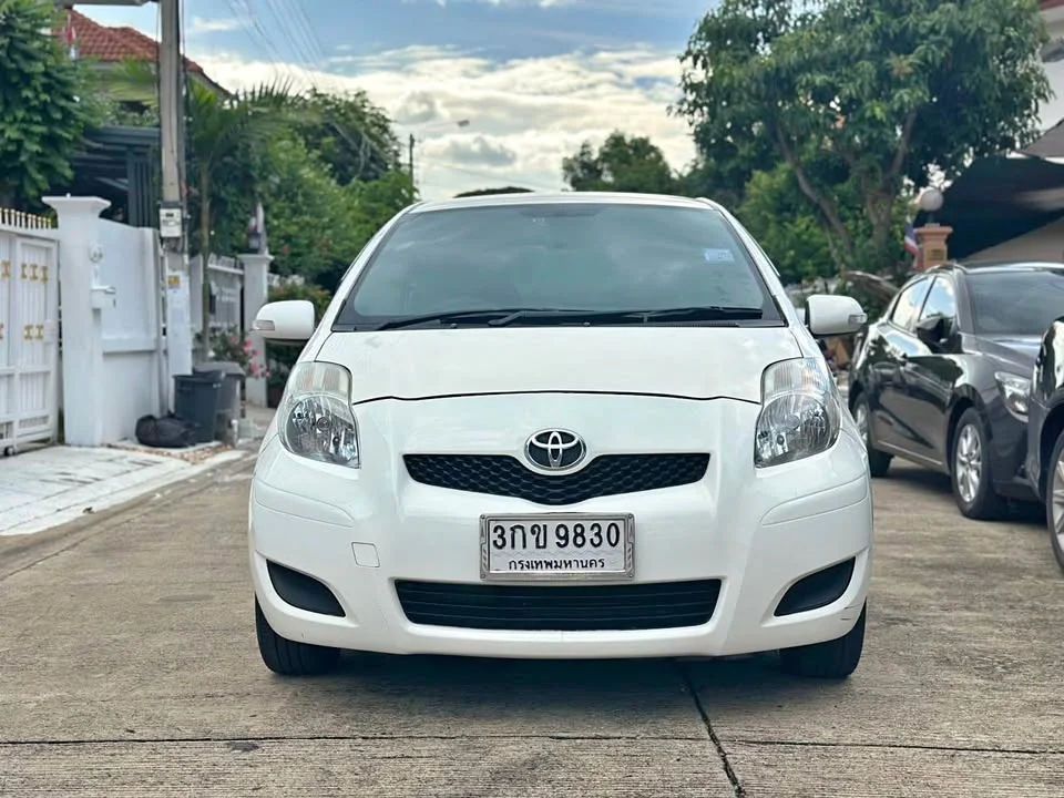 2010 Toyota Yaris II 2