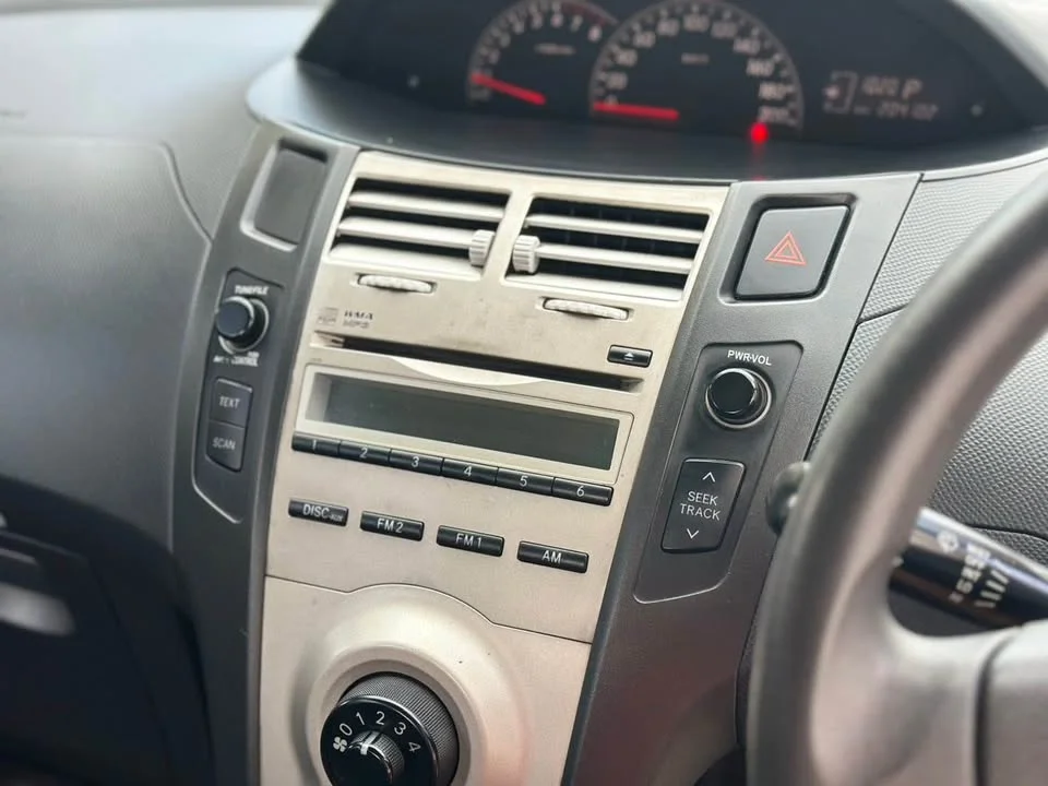 2010 Toyota Yaris II 3