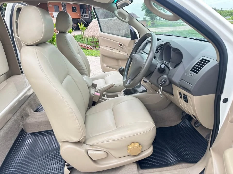2010 Toyota Hilux VII 2