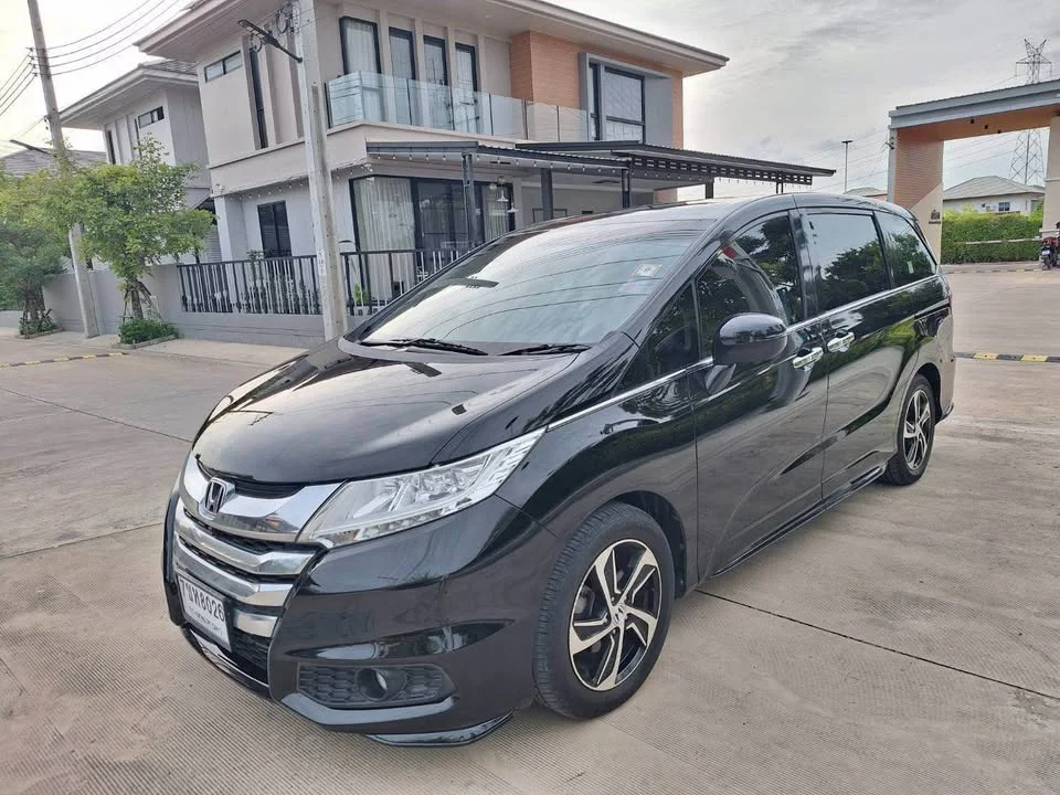 2014 Honda Odyssey V 2