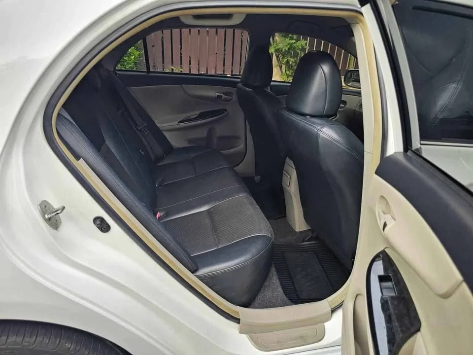 2010 Toyota Corolla Altis X (E140) 3