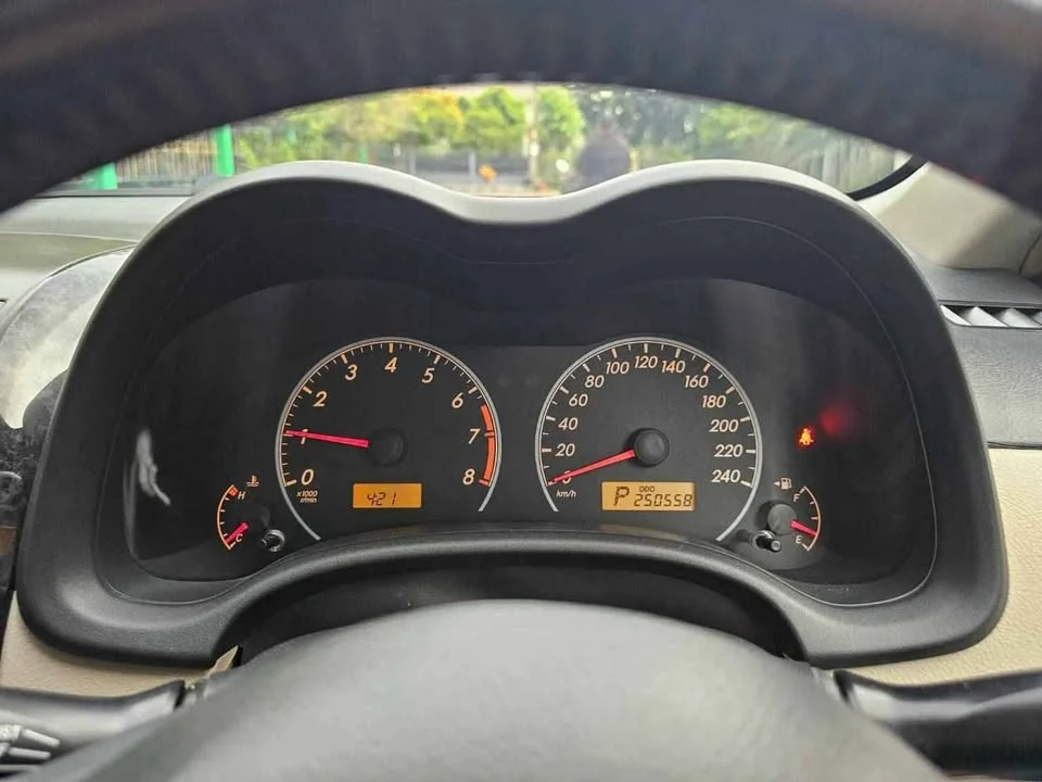 2010 Toyota Corolla Altis X (E140) 2