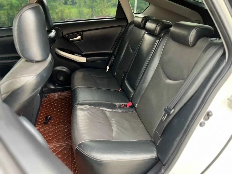 2012 Toyota Prius III 2