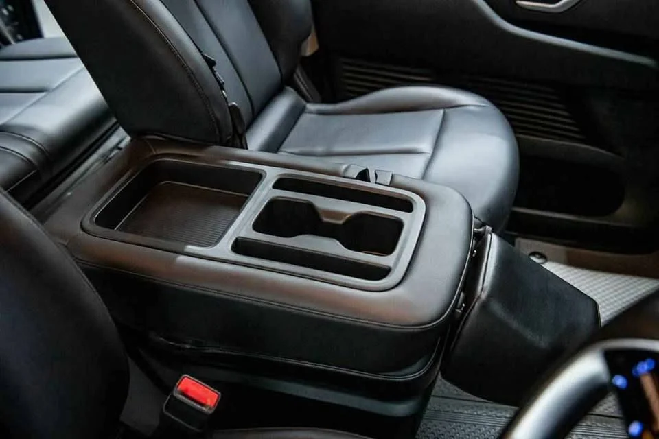 2023 Hyundai Staria US4 3