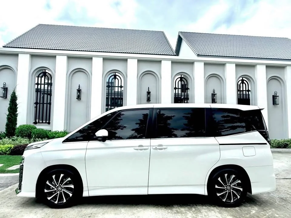 2024 Toyota Voxy IV 2