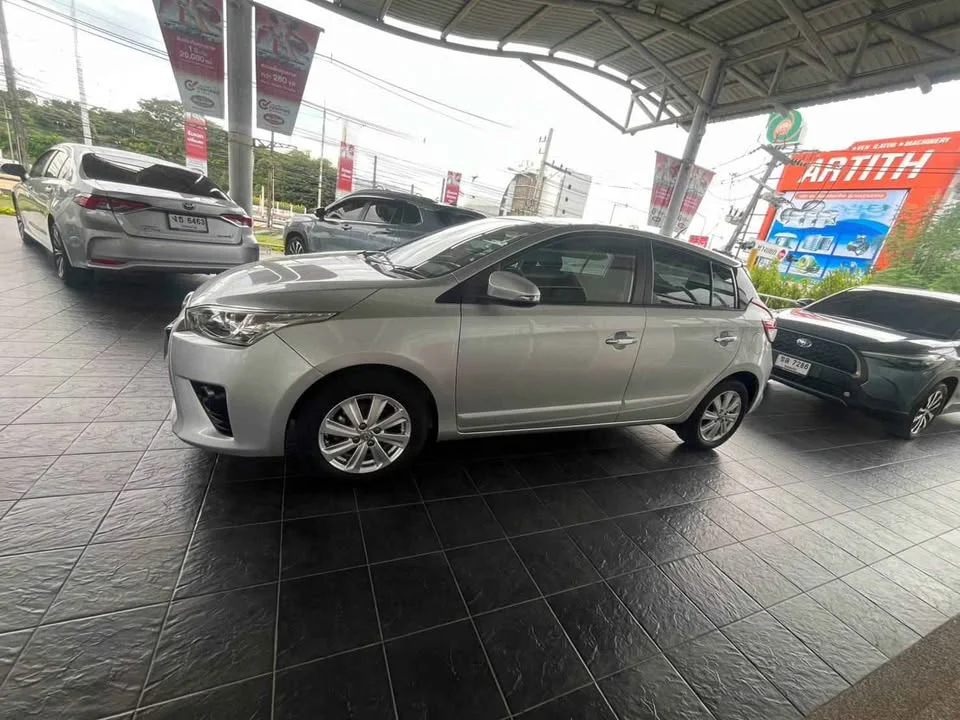 2015 Toyota Yaris III 2
