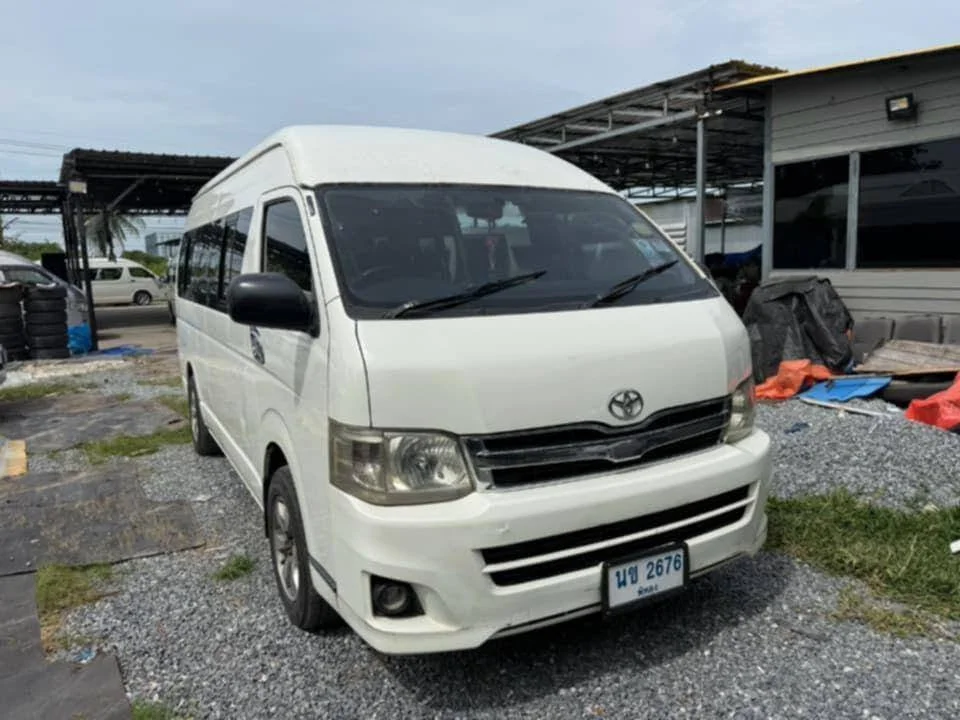 2011 Toyota Commuter V (H200) 2