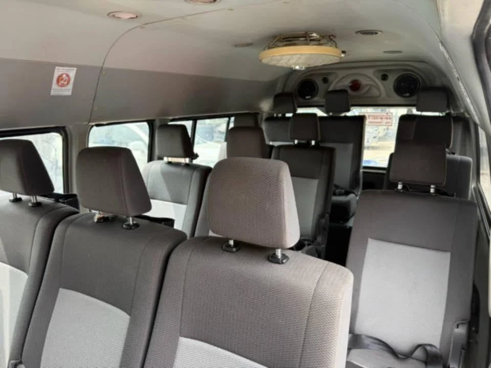2011 Toyota Commuter V (H200) 3