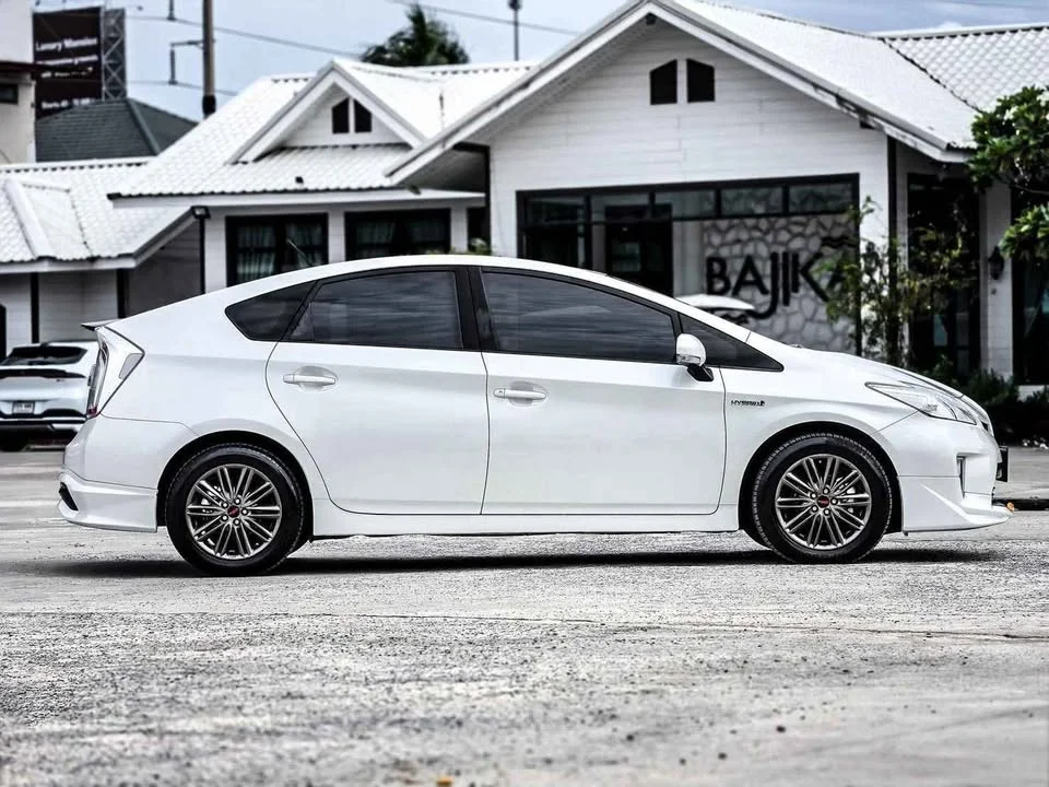 2012 Toyota Prius III 2