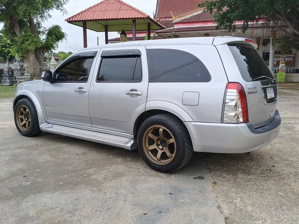 2009 Isuzu MU-7 2