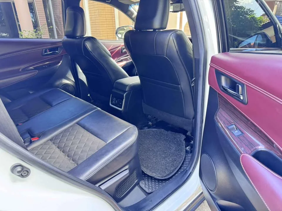 2014 Toyota Harrier III 3