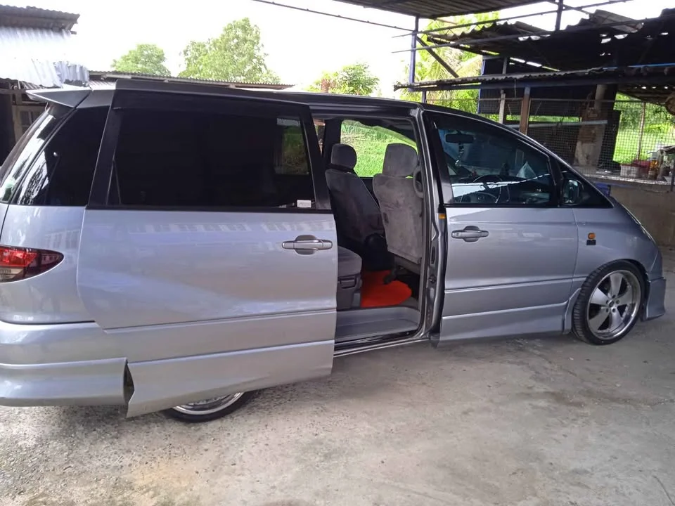 2001 Toyota Estima II 2