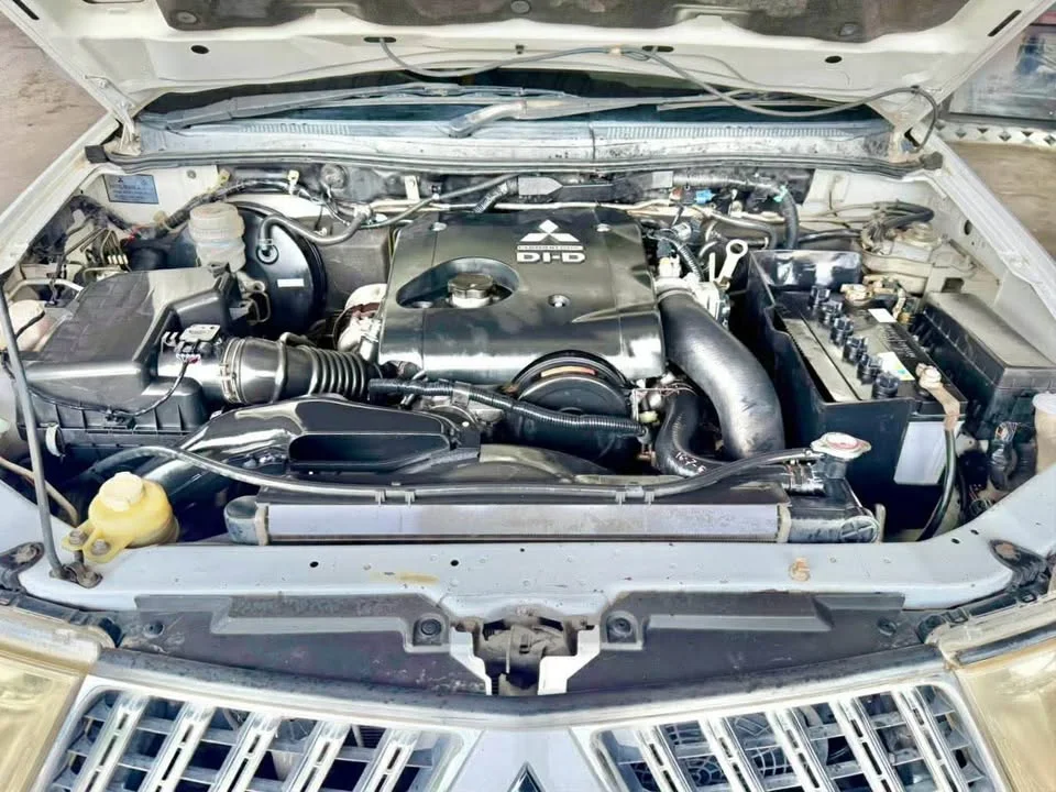 2012 Mitsubishi Pajero Sport II 2