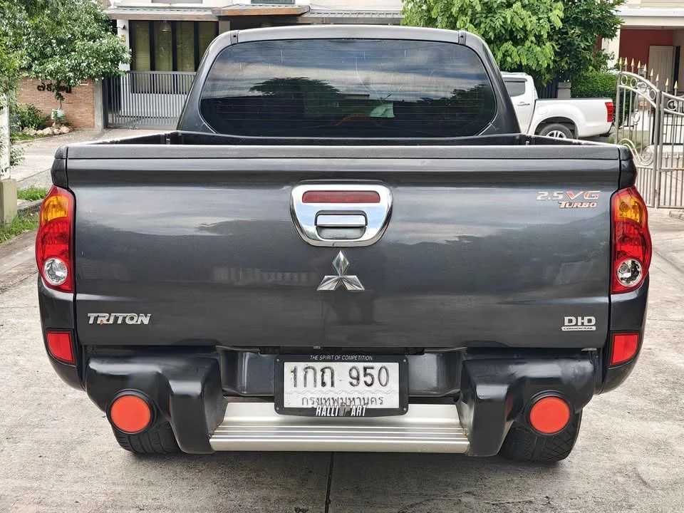 2013 Mitsubishi Triton IV 2