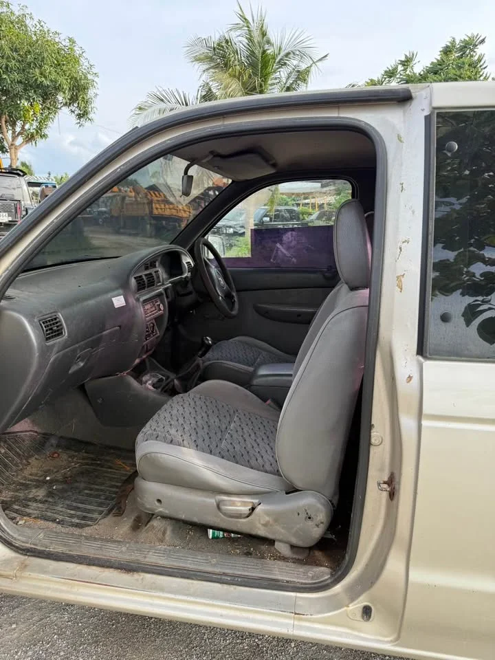 2004 Mazda 2500 Fighter V 3