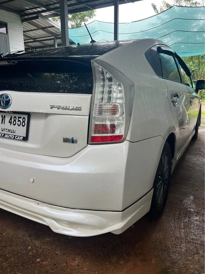 2012 Toyota Prius III 3