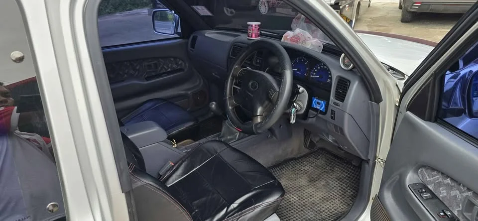 2002 Toyota Hilux Tiger VI 3