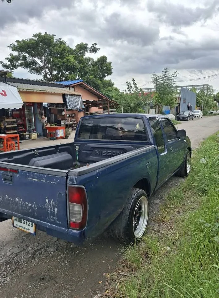 2005 Nissan Frontier I 3