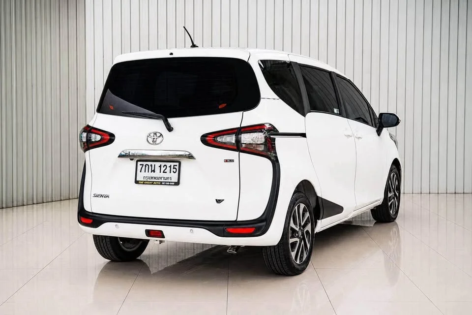 2018 Toyota Sienta II 3