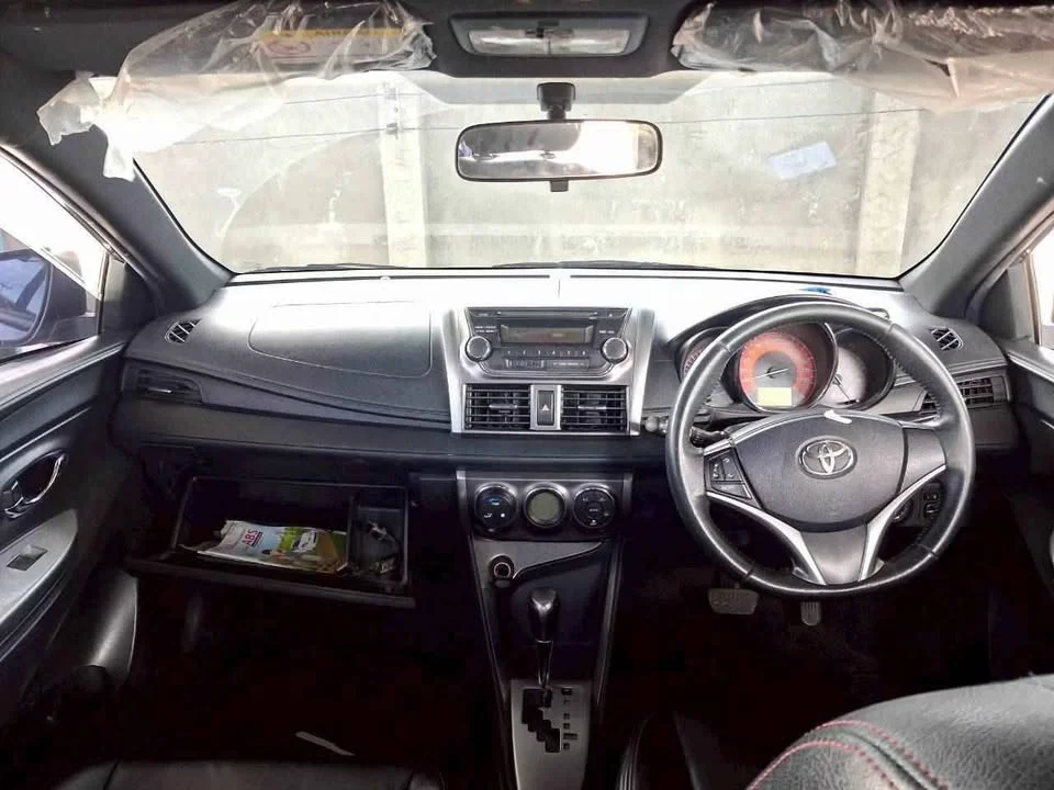 2015 Toyota Yaris III 2